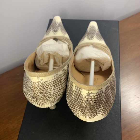 Authentic CHANEL 2 tone pump shoes in snake skin leather - Picture 8 of 14